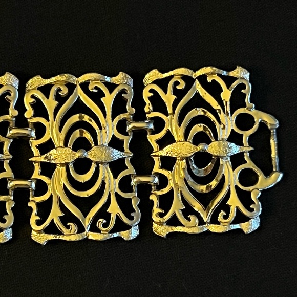 Large Link Bracelet - Picture 3 of 9